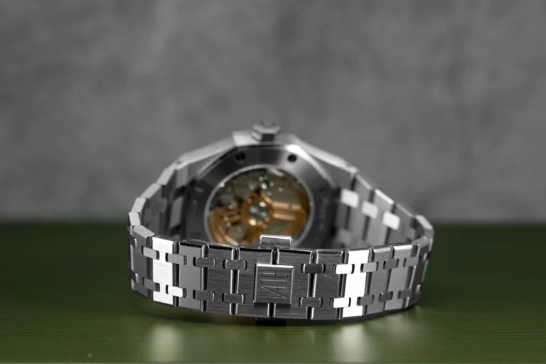 Audemars-Piguet-Royal-Oak-15550-Blue-_7_092839bc-1f43-45c3-8c17-b76ce2238962_1800x