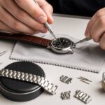 Cara Mengganti Tali Kulit dan Rantai Logam Jam Tangan Omega dengan Aman dan Tepat